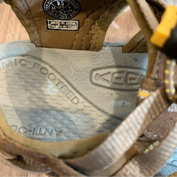 KEEN WHISPER HIKING SANDALS in COFFEE - Picture 5 of 5